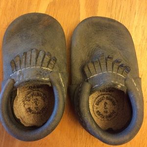 Freshly Picked dark grey mini sole moccs size 3
